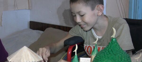 За неделю могу сделать мечеть из палочек от мороженого — 12-летний инв - Sputnik Кыргызстан