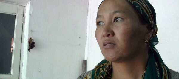 Айзат Маматалиева, чей муж погиб при спасении щенка. Архивное фото Айзат Маматалиева, чей муж погиб при спасении щенка. Архивное фото - Sputnik Кыргызстан