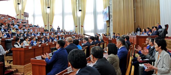 Архивное фото депутатов на заседании жогорку кешена - Sputnik Кыргызстан