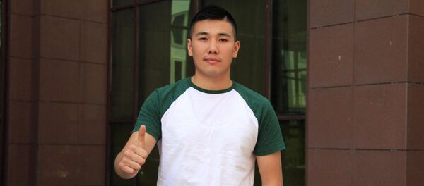 Певец отечественной эстрады Омурбек Жанышев. Архивное фото - Sputnik Кыргызстан