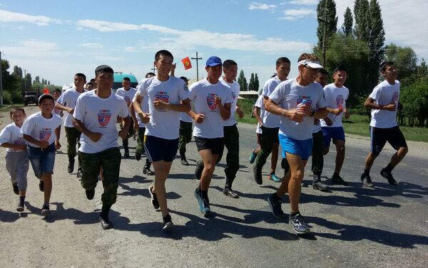 10 июля Карнасис финиширует в Алматы. За 11 дней 50-летний американец преодолеет более 500 километров. - Sputnik Кыргызстан