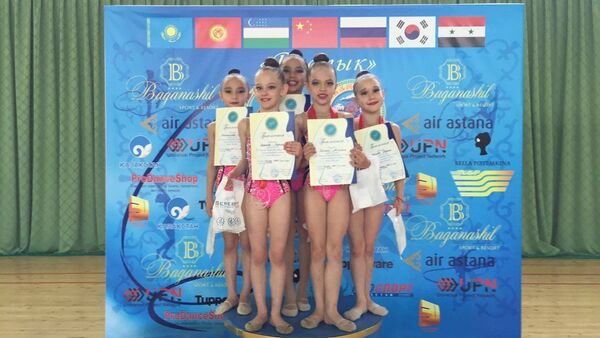 Участницы из Кыргызстана международного турнира Достык-2016 по художественной гимнастике в Алматы - Sputnik Кыргызстан