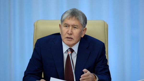 Президент Алмазбек Атамбаев на заседании Совета обороны, в ходе которого был одобрен комплекс мер по реформе системы правоохранительных органов - Sputnik Кыргызстан