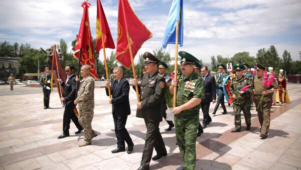 Жеңиш аянтында Панфилов дивизиясынын 75 жылдыгына арналган салтанаттуу иш-чара - Sputnik Кыргызстан