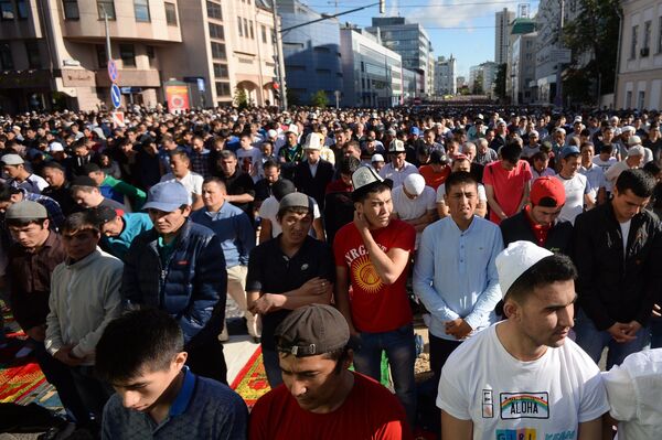 Празднование Ураза-байрама в Москве - Sputnik Кыргызстан