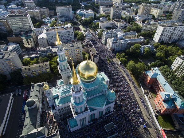 Празднование Ураза-байрама в Москве - Sputnik Кыргызстан