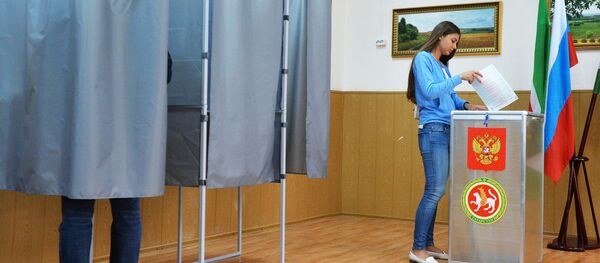 Избиратели во время предварительного голосования в Государственную Думу РФ. Архивное фото - Sputnik Кыргызстан