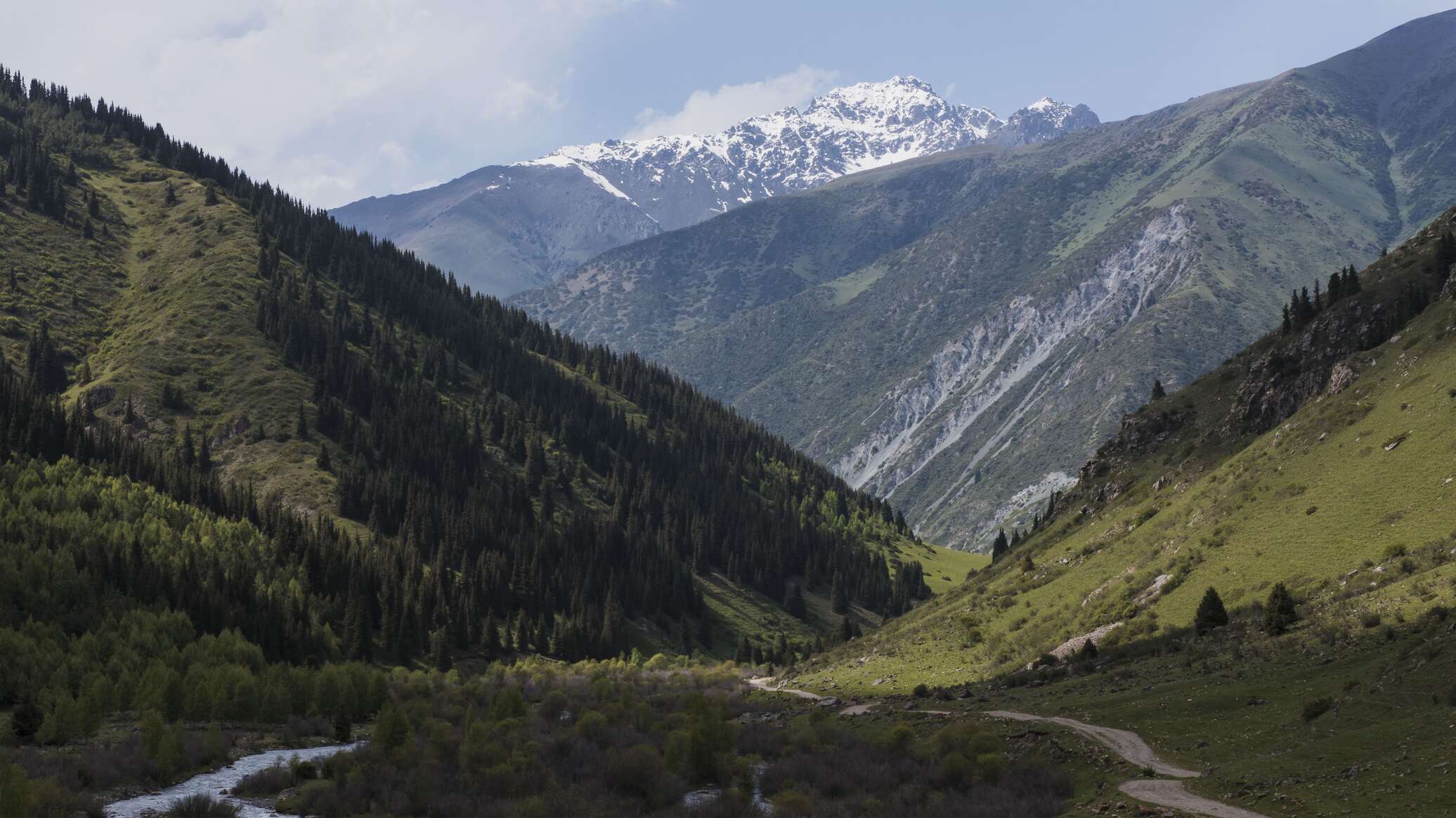 Киргизия 6 букв. Джеты Огуз водопад. Джети Огуз Кок Жайык. Горы Кыргызстана. Жети-Огузский район.