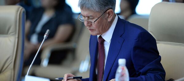Президент Кыргызстана Алмазбек Атамбаев. Архивное фото Президент Кыргызстана Алмазбек Атамбаев. Архивное фото - Sputnik Кыргызстан