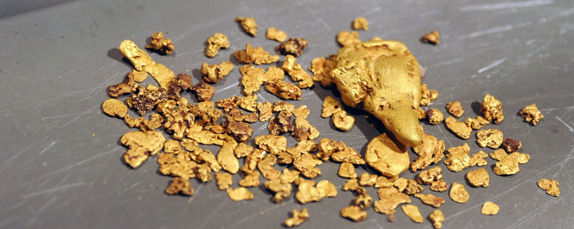 Золото первый металл на колыме какой второй. Прииски золота. Россыпное золото. Золотые месторождения Хакасии. Магаданское золото.