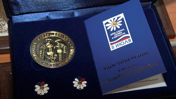 Награждение медалью  За любовь и верность - Sputnik Кыргызстан