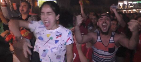 Евро-2016: бурный восторг португальцев и песня валлийцев после матча в Лионе Евро-2016: бурный восторг португальцев и песня валлийцев после матча в Лионе - Sputnik Кыргызстан