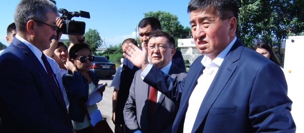 Не годится. Переделывайте — премьер о качестве дороги в аэропорт Манас Не годится. Переделывайте — премьер о качестве дороги в аэропорт Манас - Sputnik Кыргызстан