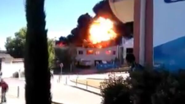 Очевидец снял на видео пожар и взрыв в больнице на юге Франции - Sputnik Кыргызстан
