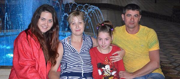 Супруги Дмитрий и Ирина Ребровы с детьми. Архивное фото - Sputnik Кыргызстан