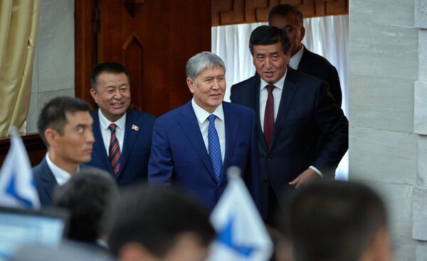 Президент Кыргызской Республики Алмазбек Атамбаев, глава правительства Сооронбай Жээнбеков и торага ЖК Чыныбай Турсунбеков - Sputnik Кыргызстан