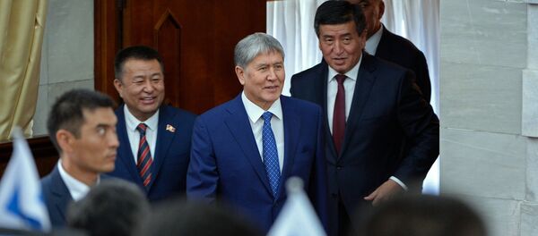 Президент Алмазбек Атамбаев, премьер-министр Сооронбай Жээнбеков жана ЖК төрагасы Чыныбай Турсунбеков. Архив - Sputnik Кыргызстан
