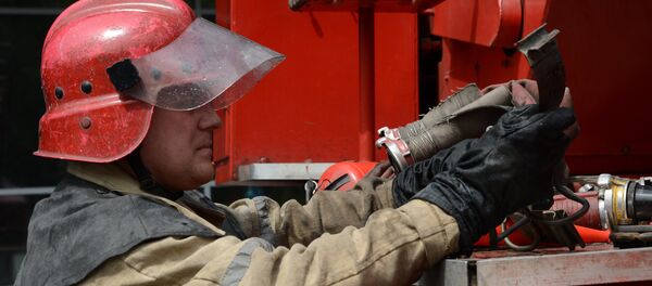 Өрт өчүрүү кызматкери. Архив - Sputnik Кыргызстан