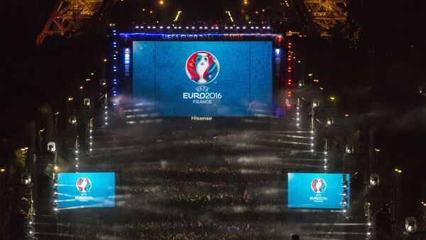Фан-зона в Париже, где смотрят чемпионат Европы футболу. Архивное фото - Sputnik Кыргызстан