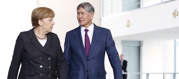 Алмазбек Атамбаев менен Германия канцлери Ангела Меркель Берлиндеги жолугушуу учурунда. Архив - Sputnik Кыргызстан