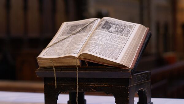 Библия — собрание текстов, являющихся священными в иудаизме и христианстве. Архивное фото - Sputnik Кыргызстан