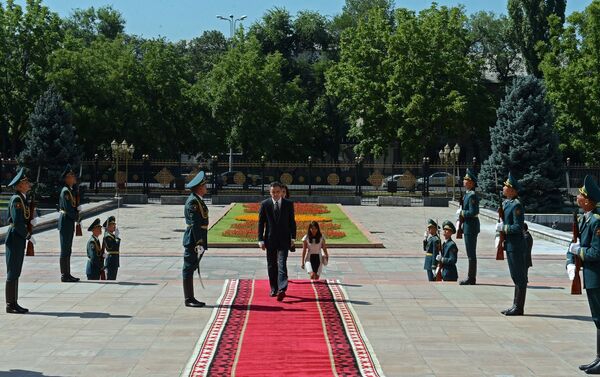 Президент Кыргызстана Алмазбек Атамбаев принял верительные грамоты у послов ряда иностранных государств - Sputnik Кыргызстан