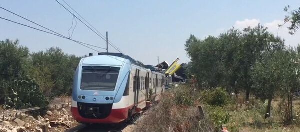 Два пассажирских поезда столкнулись на юге Италии. Кадры с места ЧП - Sputnik Кыргызстан