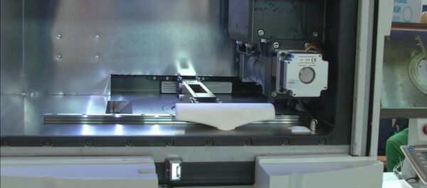 Первый промышленный российский 3D-принтер представили на Иннопроме-2016 - Sputnik Кыргызстан