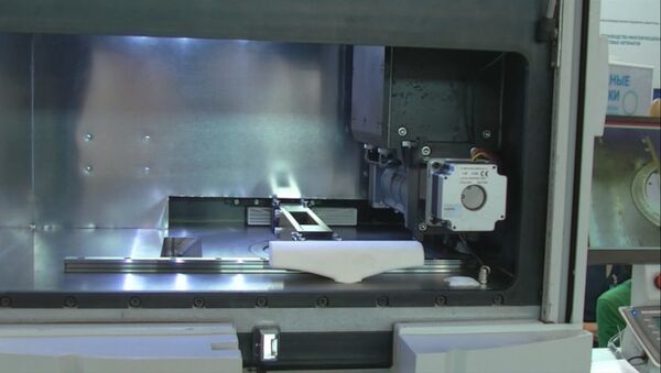 Первый промышленный российский 3D-принтер представили на Иннопроме-2016 - Sputnik Кыргызстан