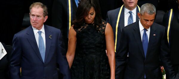 Траурное мероприятия в память погибших при стрельбе в Далласе Траурное мероприятия в память погибших при стрельбе в Далласе - Sputnik Кыргызстан