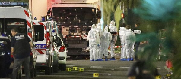Теракт в Ницце в ходе праздника в честь Дня взятия Бастилии Теракт в Ницце в ходе праздника в честь Дня взятия Бастилии - Sputnik Кыргызстан