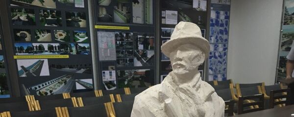 Макет памятника Суйменкулу Чокморову - Sputnik Кыргызстан