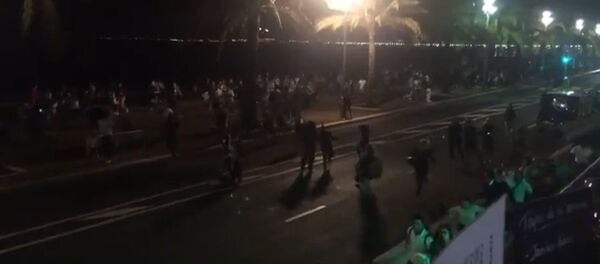 Первые минуты после теракта в Ницце. Съемка очевидцев - Sputnik Кыргызстан