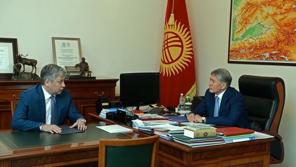 Президент Алмазбек Атамбаев Эрлан Абдылдаевди кабыл алуу учурунда - Sputnik Кыргызстан