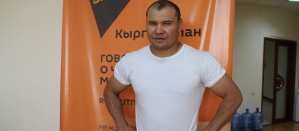 Грек-рим күрөшү боюнча жаштар арасында дүйнө чемпиону, Азиянын эки жолку чемпиону, Азия оюндарынын үч жолку коло байгесинин ээси, такшалган балбан Жанарбек Кенжеев. Архив Грек-рим күрөшү боюнча жаштар арасында дүйнө чемпиону, Азиянын эки жолку чемпиону, Азия оюндарынын үч жолку коло байгесинин ээси, такшалган балбан Жанарбек Кенжеев. Архив - Sputnik Кыргызстан
