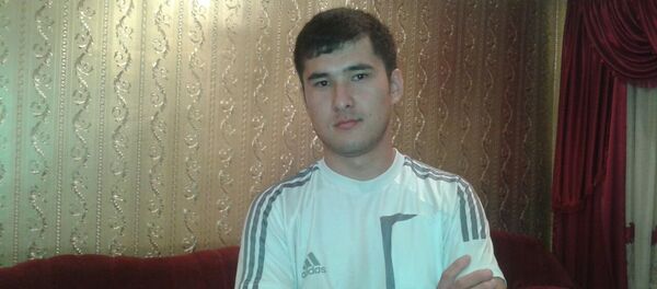 Угуу мүмкүнчүлүгүнөн ажыраган 26 жаштагы Төрөгелди Каныбек уулу. Архив - Sputnik Кыргызстан