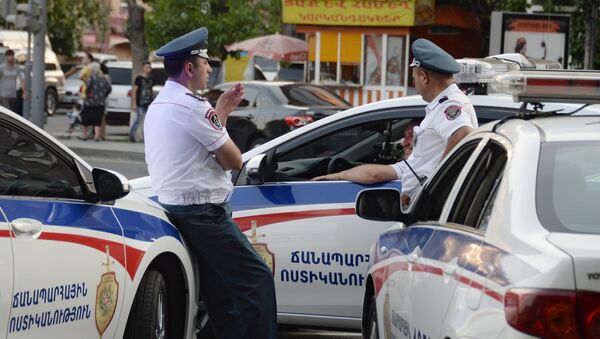 Сотрудники правоохранительных органов в Ереване. - Sputnik Кыргызстан