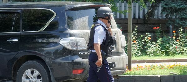 Сотрудник полиции Алматы. Архивное фото - Sputnik Кыргызстан