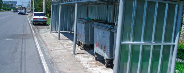 Новые мусорные контейнеры европейского стандарта в Октябрьском районе Бишкека - Sputnik Кыргызстан