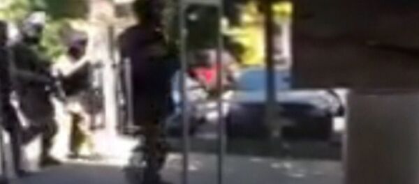 Нападение на отделение полиции в Алма-Ате. Кадры с места ЧП - Sputnik Кыргызстан