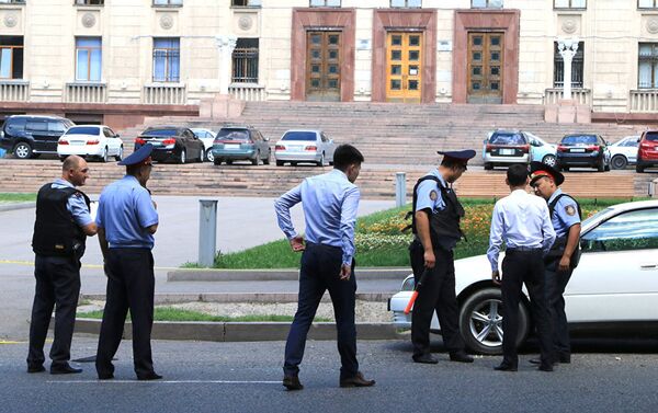 Алматы шаарынын полиция кызматкерлери атышуудан кийин - Sputnik Кыргызстан