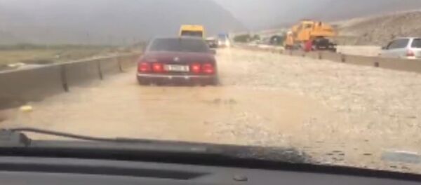 Катуу жааган жаандан улам Боом капчыгайындагы унаа жолду кайтадан суу каптады - Sputnik Кыргызстан