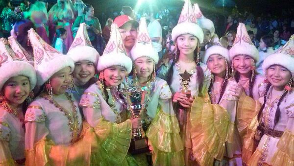 Победа в фестивале в Армении младшой группы народного образцового ансамбля танца Жаш-Кыял - Sputnik Кыргызстан