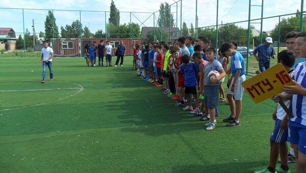 В жилом массиве Ак-Босого состоялось открытие спартакиады среди детей и подростков Первомайского района, состоящих на учете в Инспекции по делам несовершеннолетних - Sputnik Кыргызстан