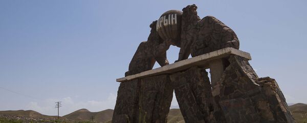 Памятник в Нарынской области. Архивное фото Памятник в Нарынской области. Архивное фото - Sputnik Кыргызстан