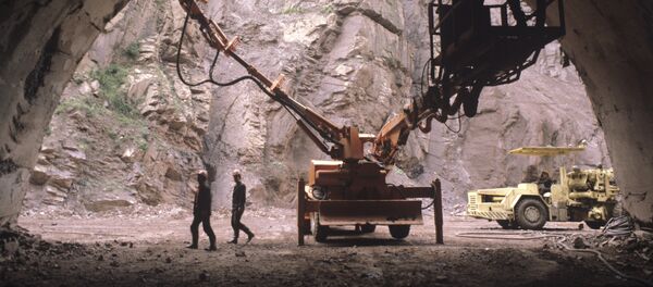 Рабочие на строительстве Рогунской гидроэлектростанции на реке Вахш. Архивное фото - Sputnik Кыргызстан