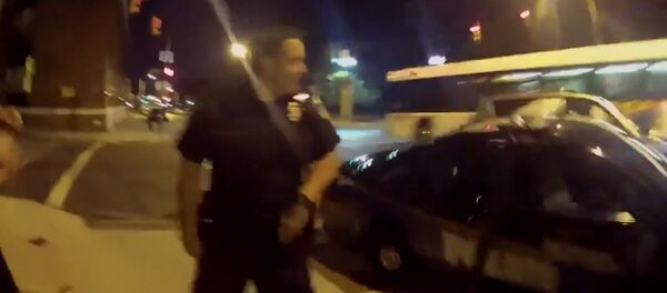 Game Over, или Как пользователь Pokemon GO въехал в полицейскую машину в США - Sputnik Кыргызстан