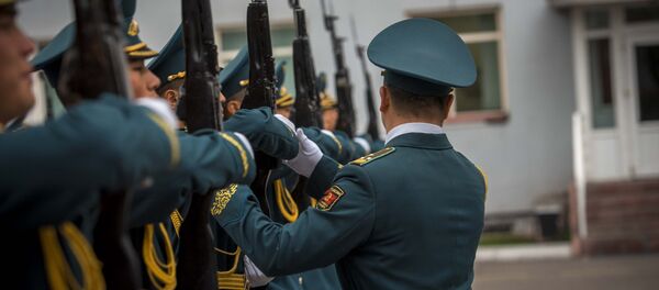 Солдаты Национальной гвардии во время репетиции. Архивное фото - Sputnik Кыргызстан