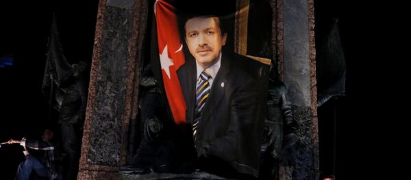 Түркиянын президенти Режеп Тайип Эрдогандын колдоочулары Стамбулда. Архив - Sputnik Кыргызстан