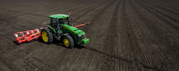 Весенние полевые работы. Архивное фото - Sputnik Кыргызстан